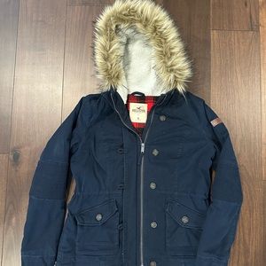 Women’s Hollister navy blue jacket with fuzzy hood. Size xl red plaid interior